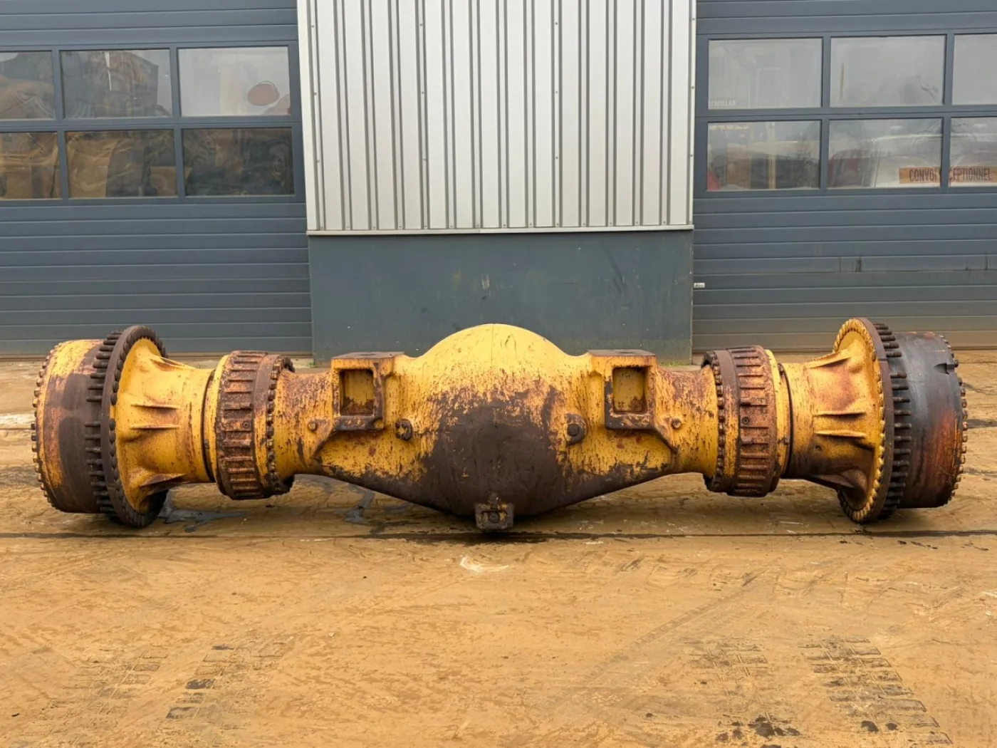 Caterpillar 990 axle - 1