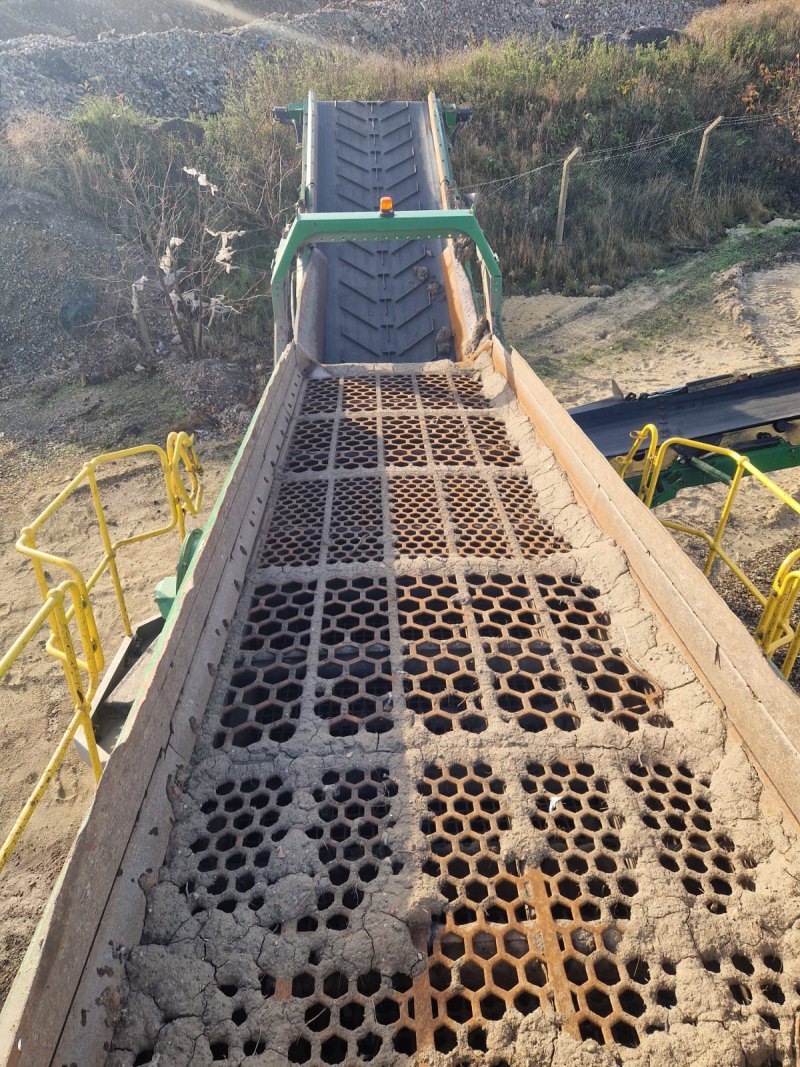 Powerscreen Chieftain 2200 2D Incline Screen