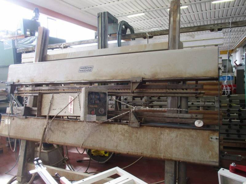 Strettoio per infissi tipo RFGU92CE