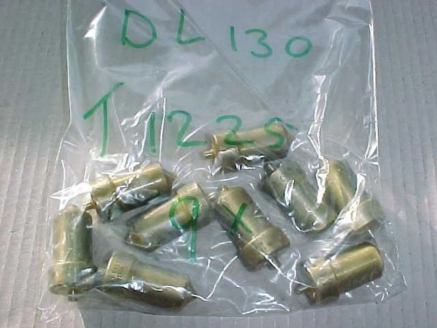 BOSCH INJECTOR NOZZLE DL130T1225 - 2