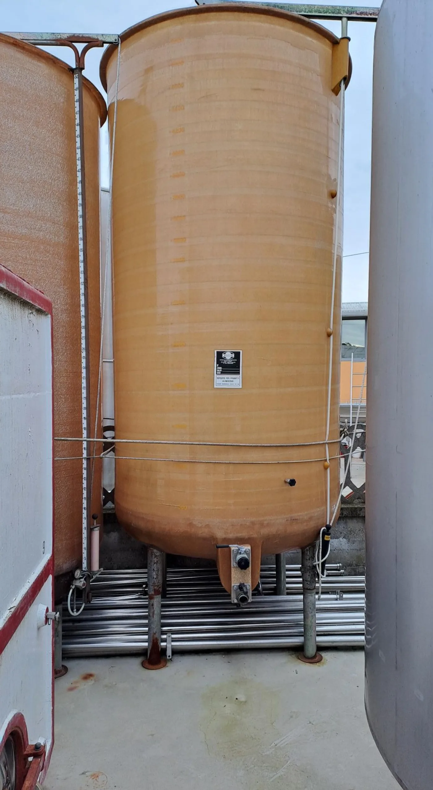 FIBERGLASS TANK VARIABLE CAPACITY FIRM VOLTA, CAPACITY HL 50 ABOUT, SECOND-HAND EQUIPMENTS - 2
