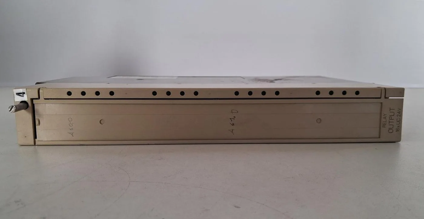 Siemens SIMATIC S5 6ES5 458-7LA11 Digital Output Module - 4