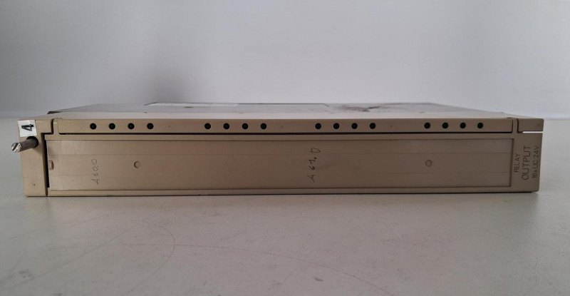 Siemens SIMATIC S5 6ES5 458-7LA11 Digital Output Module