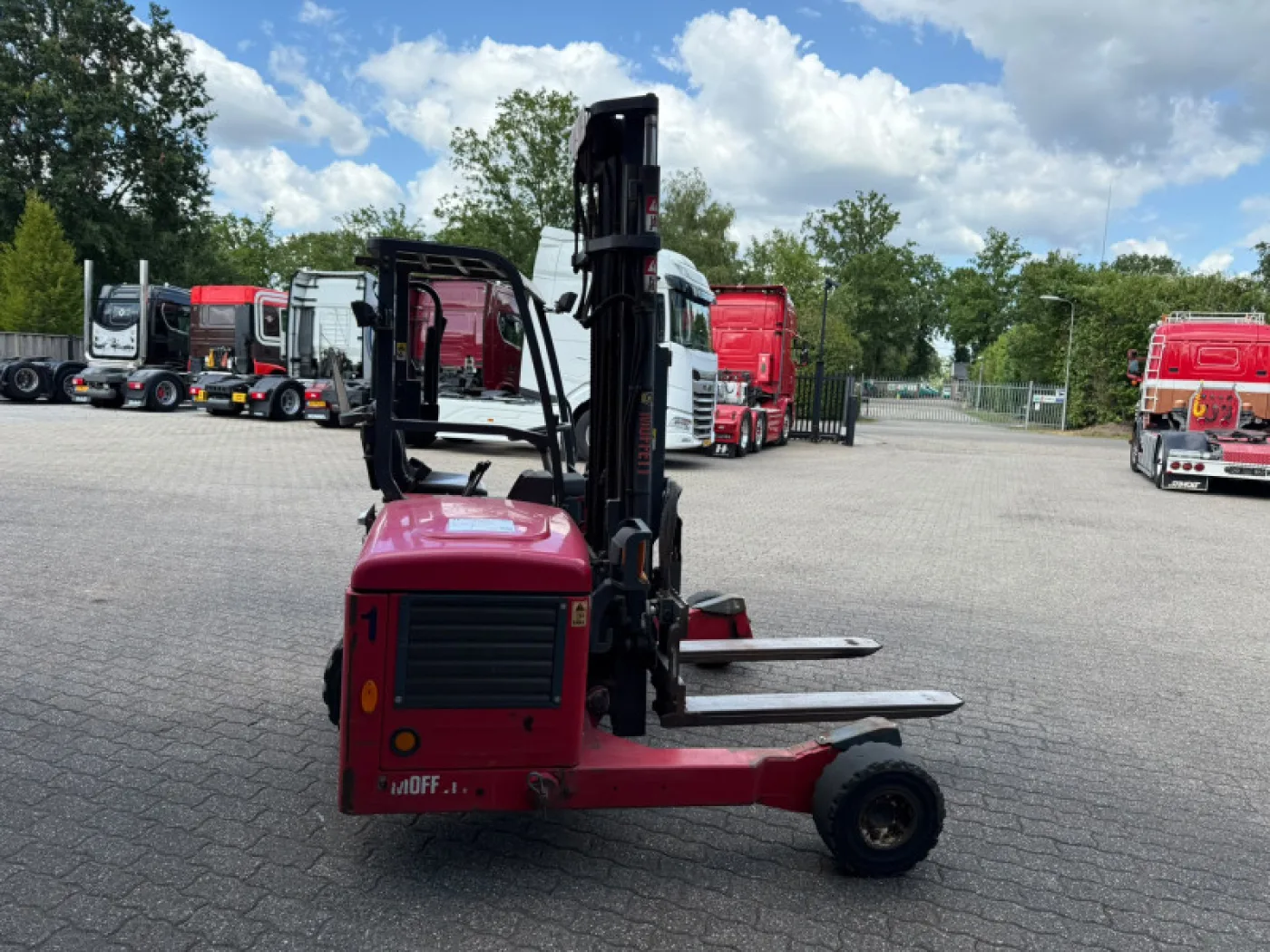 Moffett M4 20.3 2,000 kg - 2