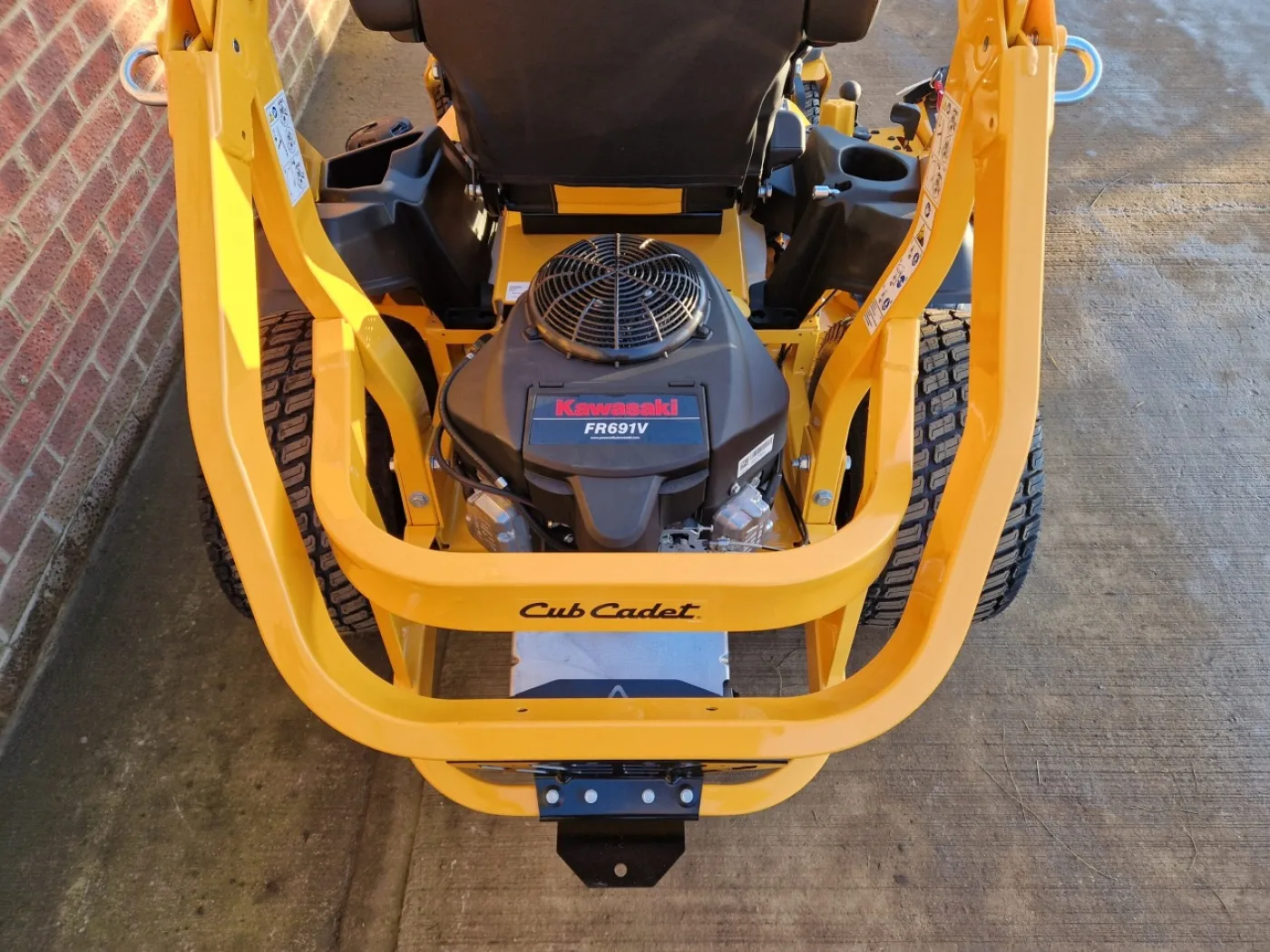 Cub Cadet XZ8 S122 Zero Turn Lawnmower - 7