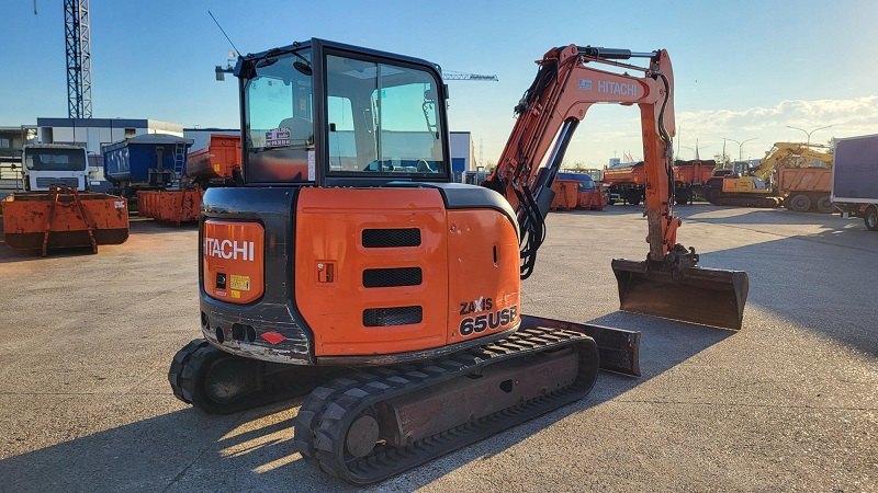 Hitachi ZX65USB-5A CLR
