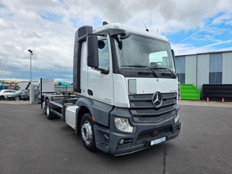 Mercedes Benz Actros 2542 L 6x2 BDF Retarder ADR