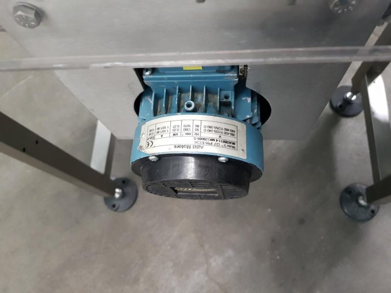 NASTRO A TAPPETO MOTORIZZATO CON VARIATORE DI VELOCITÀ – ABB MOTORS