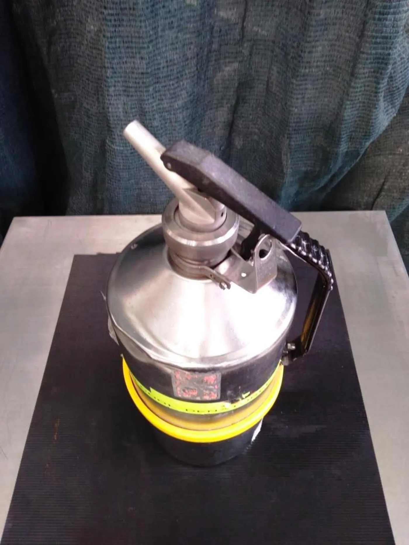CONTENITORE IN ACCIAIO INOX DI SICUREZZA – Mod. 10 LT - 3