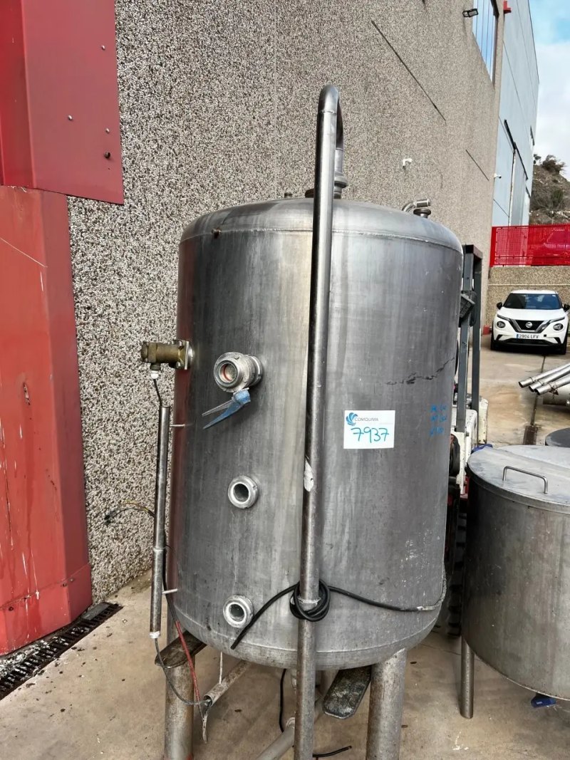 USED STAINLESS STEEL TANK 1350 LITERS
