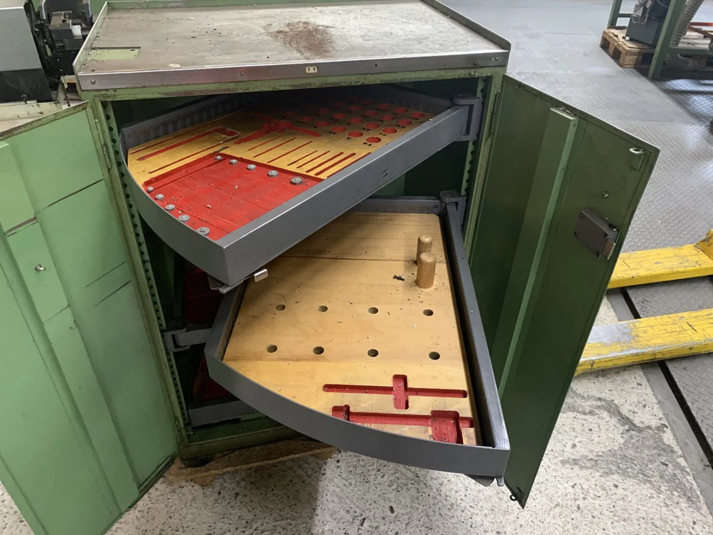 ARMOIRE METALLIQUE A 2 PORTES BATTANTES “” - 4