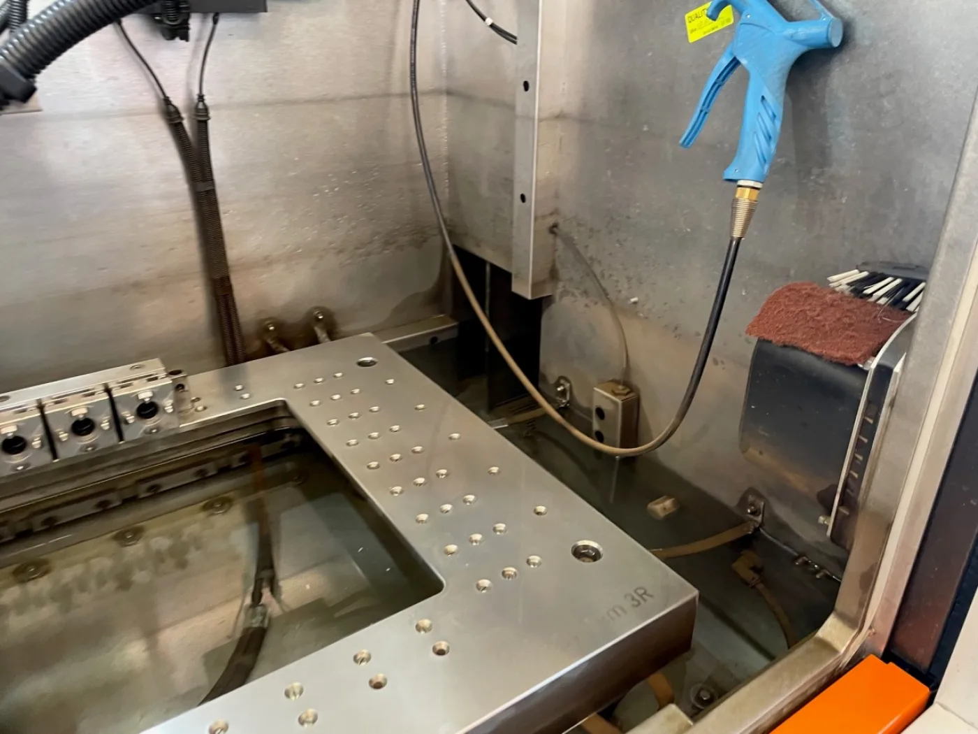 DRAHTERODIERMASCHINE “AGIECHARMILLES” CUT P 550 - 6
