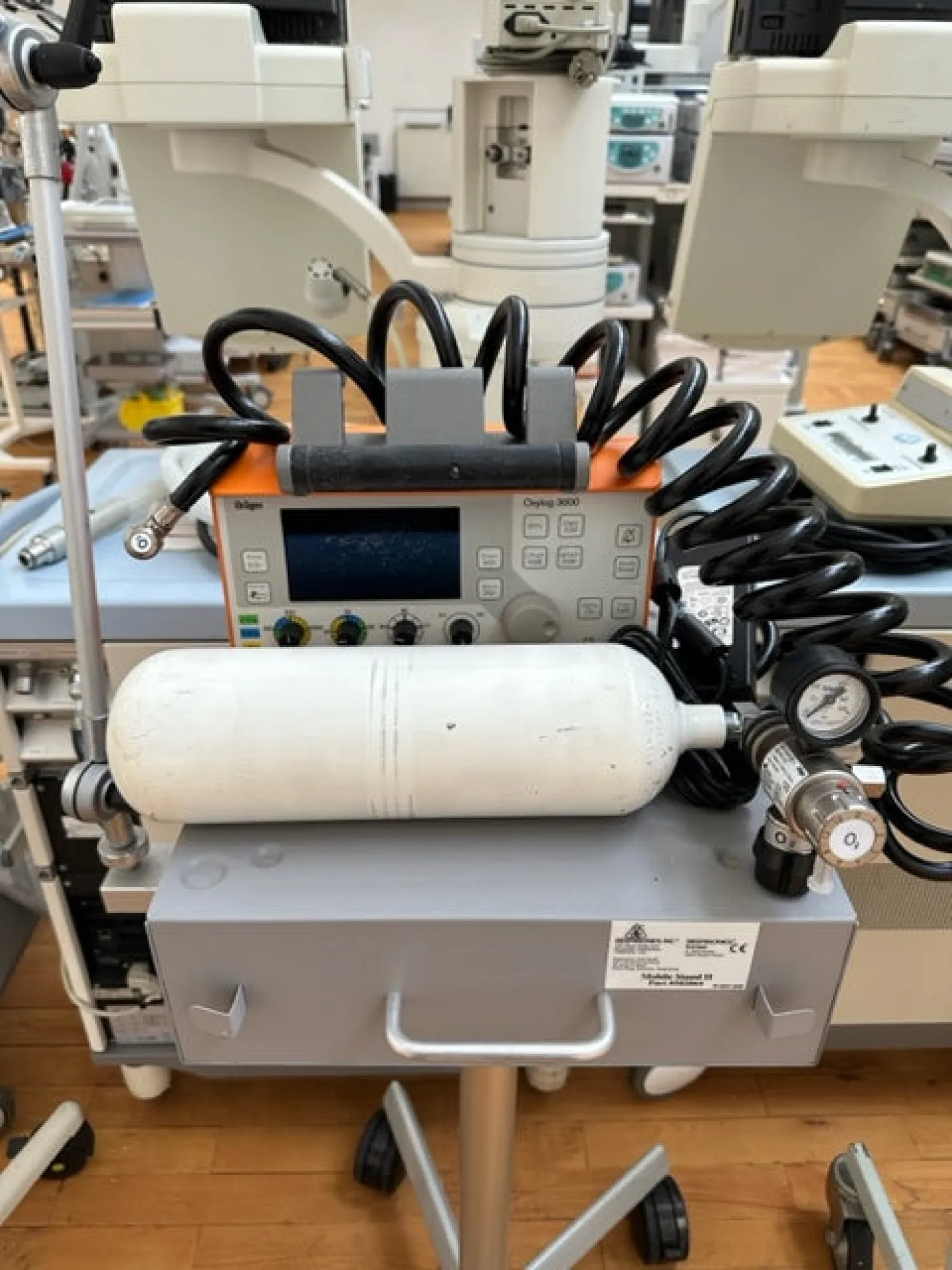 Dräger Oxylog 3000 Beatmungsgerät (mobil) - 1