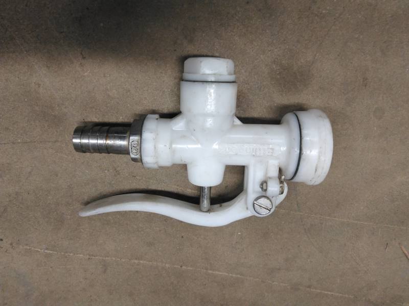 Water spray nozzle - handheld