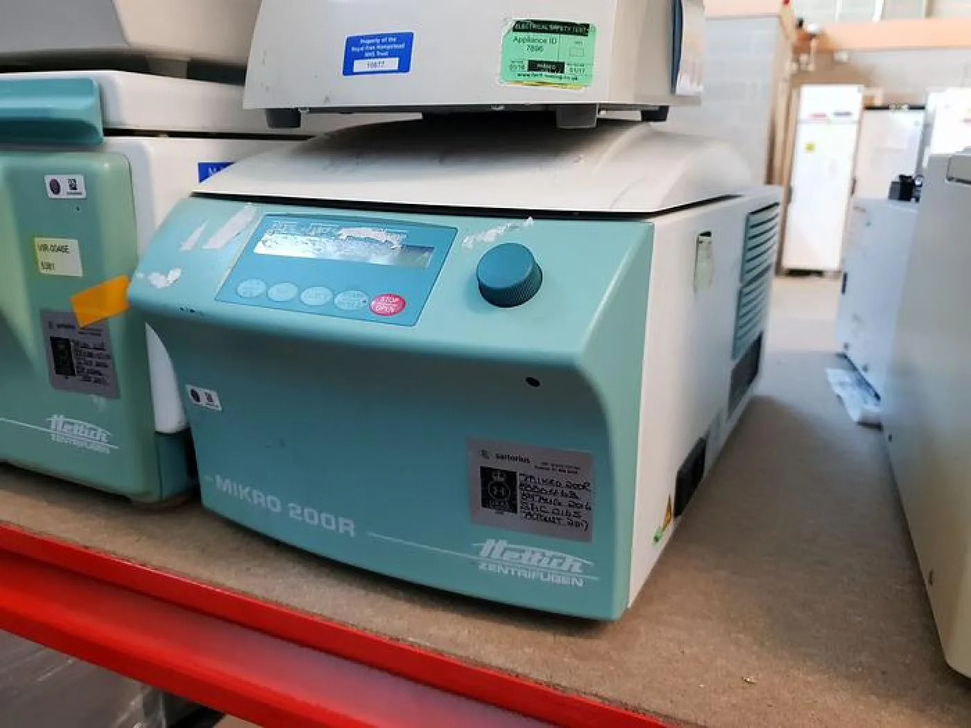 Hettich Mikro 200R Centrifuge - 2