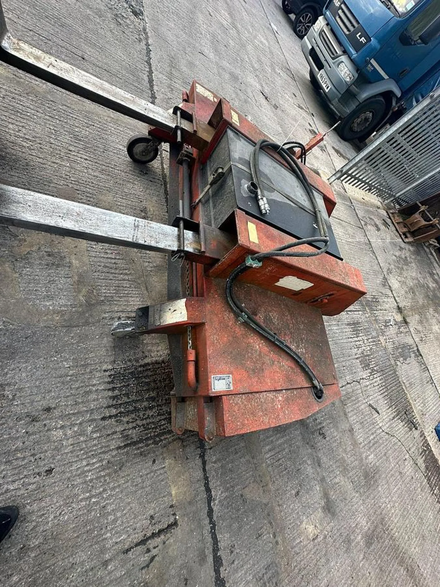 2003 GURNEY REEVE & CO Hydraulic Sweeper CollectorMM213 - 3