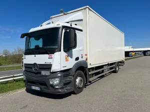 Mercedes Benz Antos 1836 4×2 Closed Box, double floor