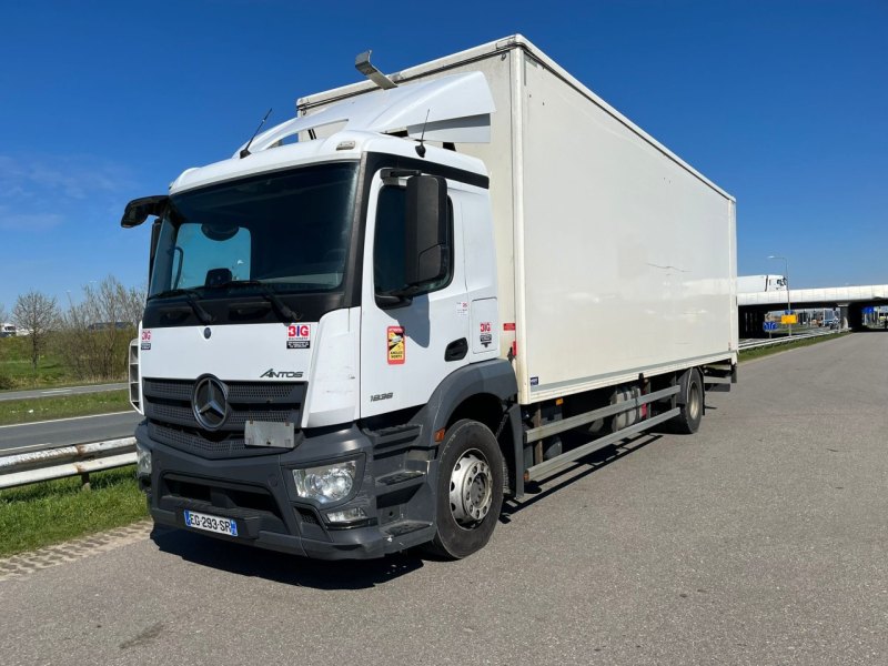 Mercedes Benz Antos 1836 4×2 Closed Box, double floor