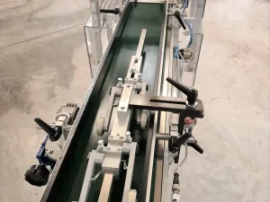 NASTRO TRASPORTATORE A TAPPETO CON ESPULSIONE – BETT