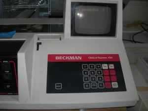 ANALIZZATORE BECKMAN – CLINICAL SYSTEM 700