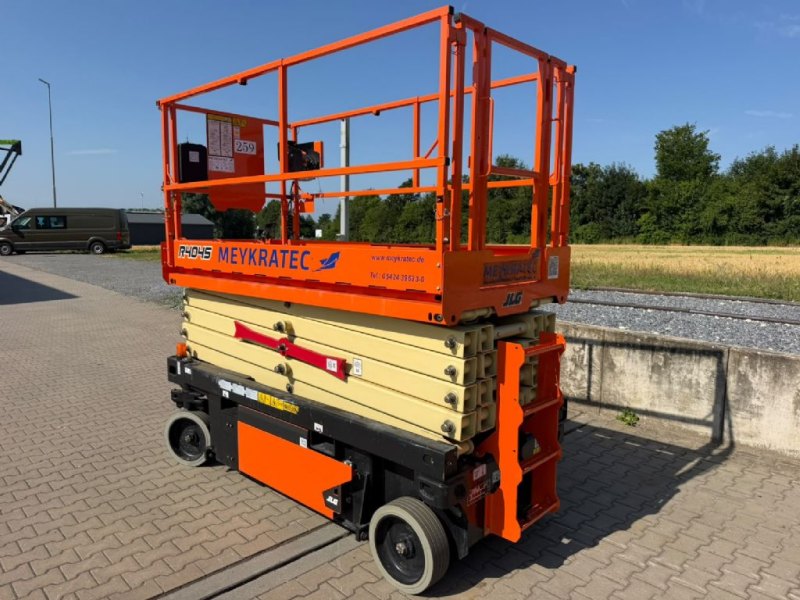 JLG R4045