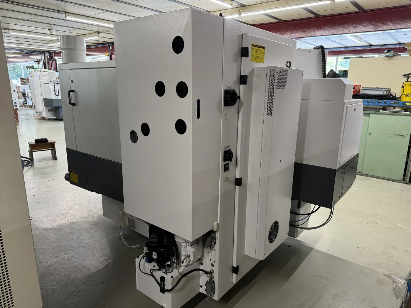 RECTIFIEUSE CNC CYLINDRIQUE STUDER S-33 CNC Année 2003 avec Fanuc 21i-TB – Axe B entre-pointe 1000 hauteur de pointe 175 - 4