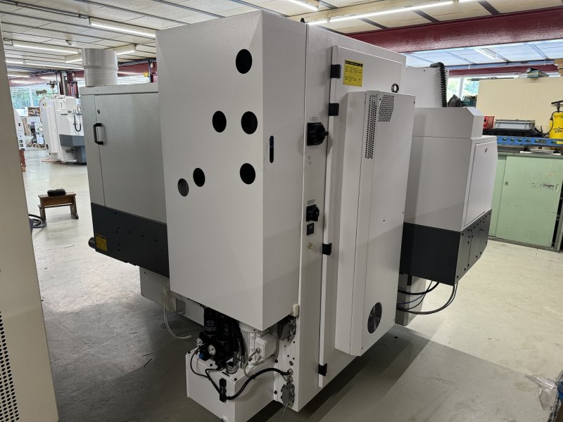 RECTIFIEUSE CNC CYLINDRIQUE STUDER S-33 CNC Année 2003 avec Fanuc 21i-TB – Axe B entre-pointe 1000 hauteur de pointe 175
