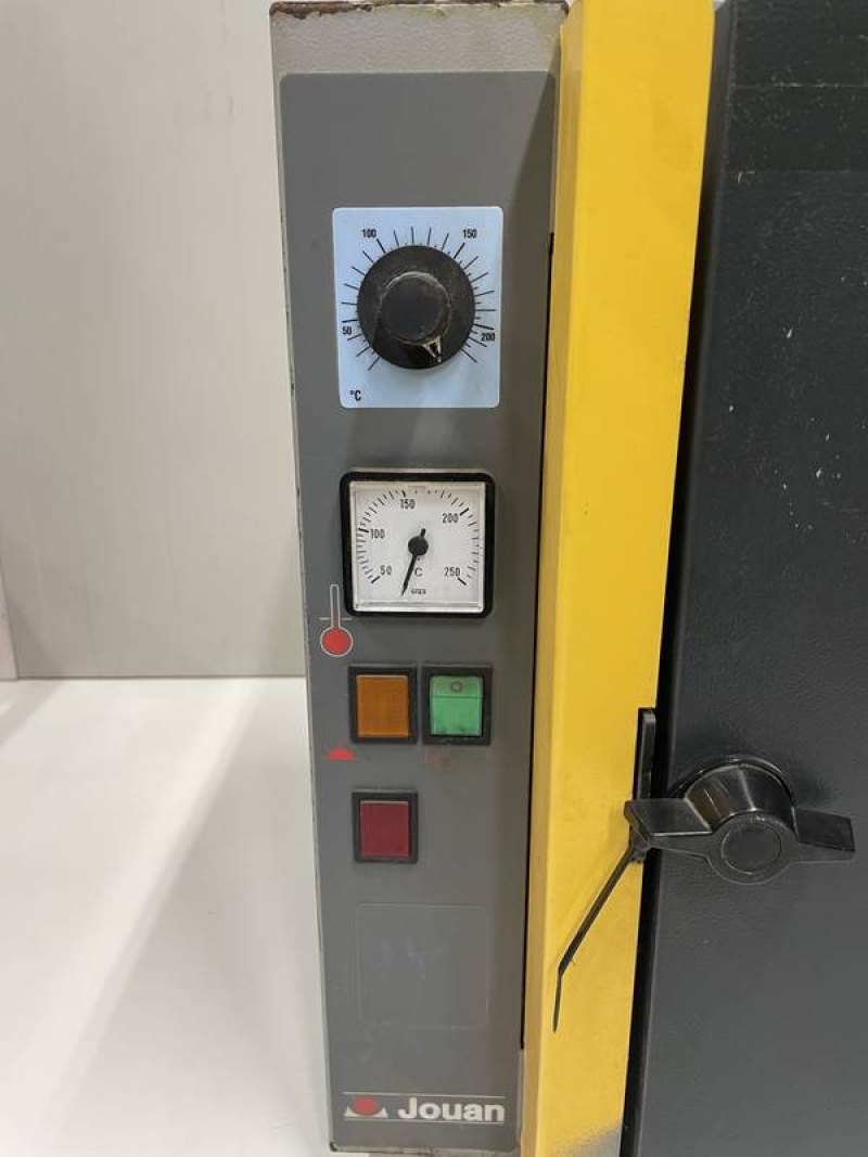 Drying oven