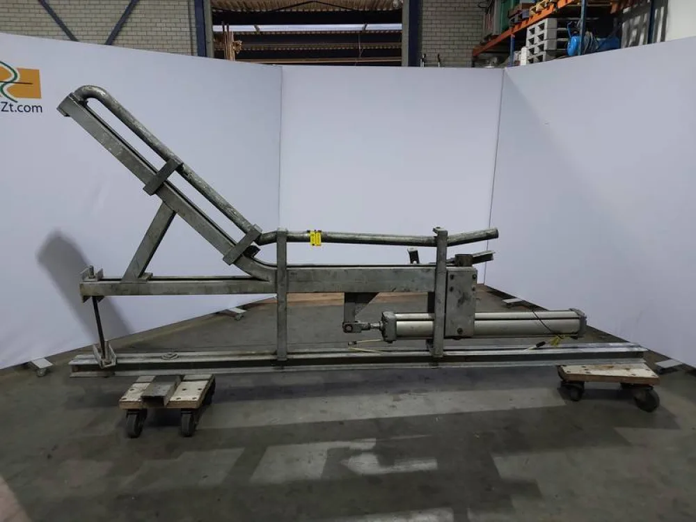 Gambrel lift pneumatic