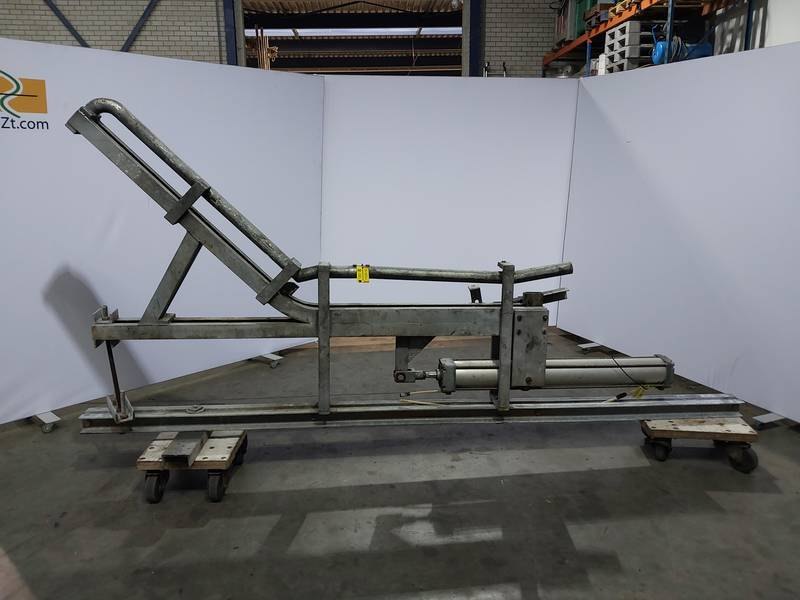 Gambrel lift pneumatic