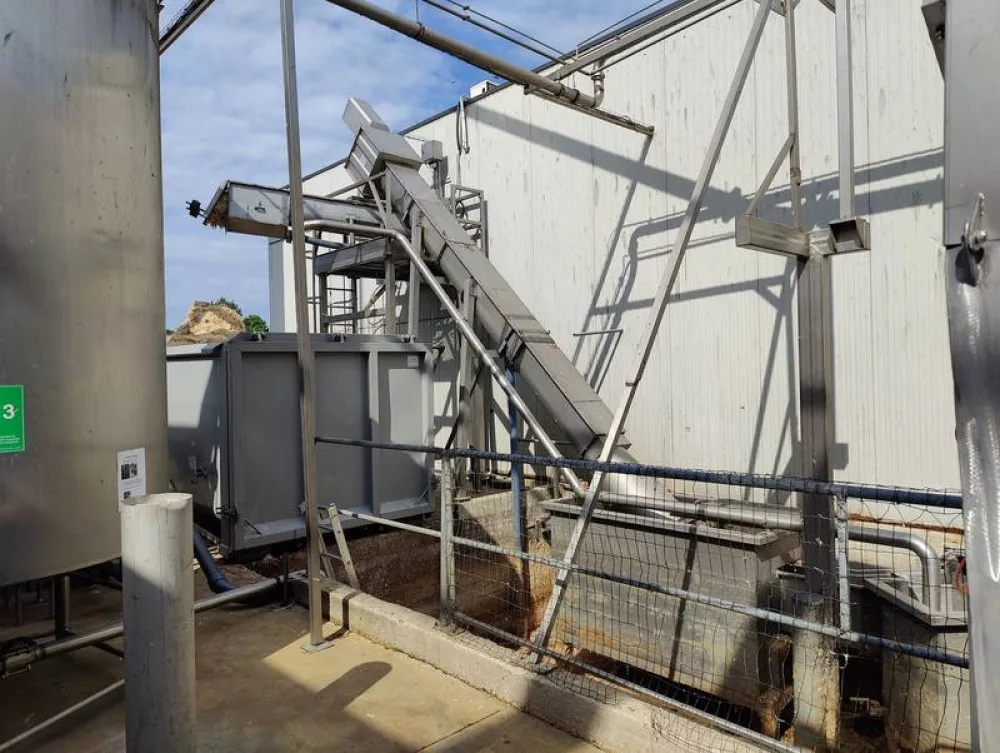 Screw Separator and Conveyor for feathers