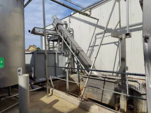 Screw Separator and Conveyor for feathers