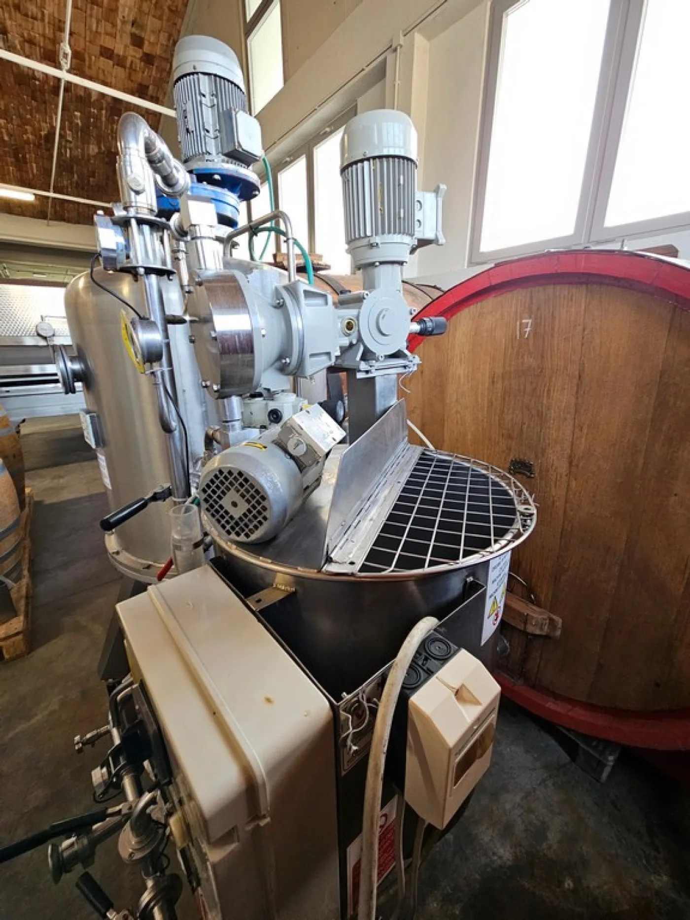 STAINLESS STEEL SFOGGIA KIESELGUR FILTER, 5 MQ OF FILTERING SURFACE, WITH HORIZONTAL SHEETS AND CENTRIFUGAL DISCHARGE, SECOND HAND MACHINE - 5