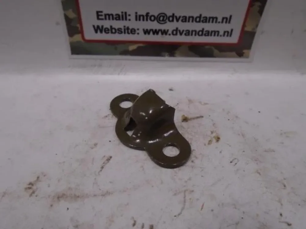 Bracket hood catch