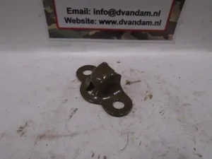 Bracket hood catch
