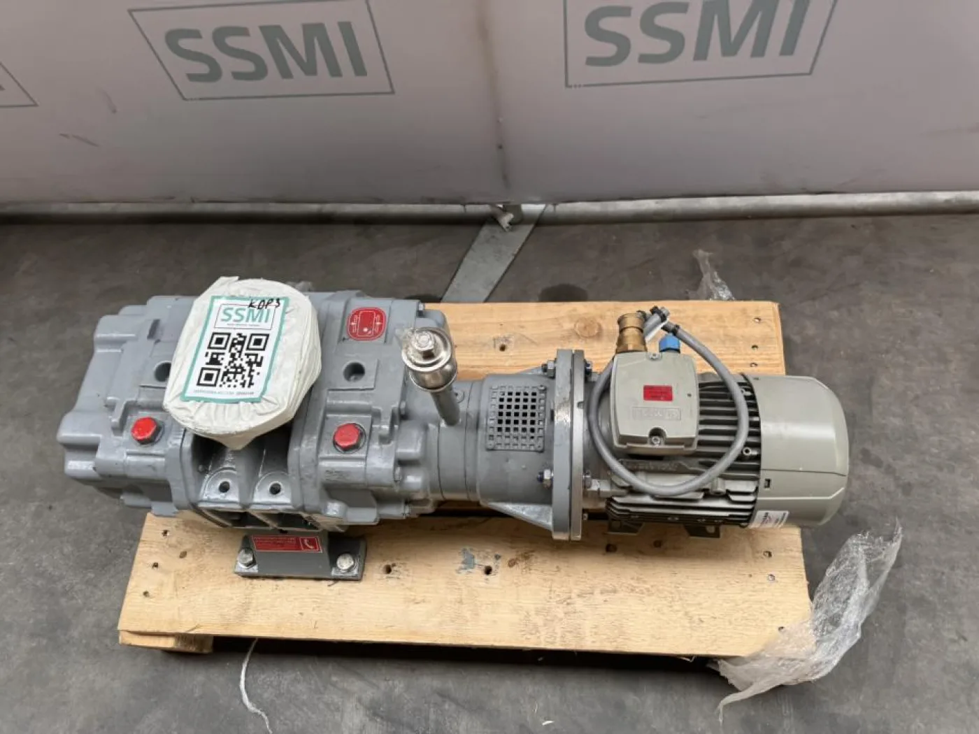 SIEMENS industrial oil-lubricated vacuum pump - 8