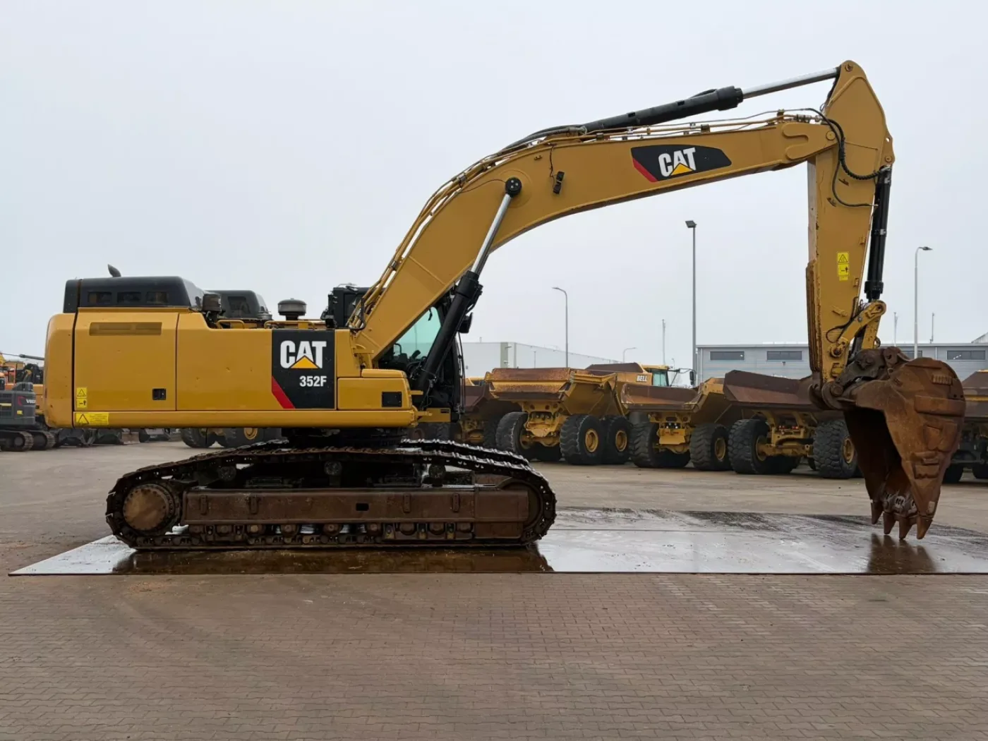 Caterpillar 352F - 6