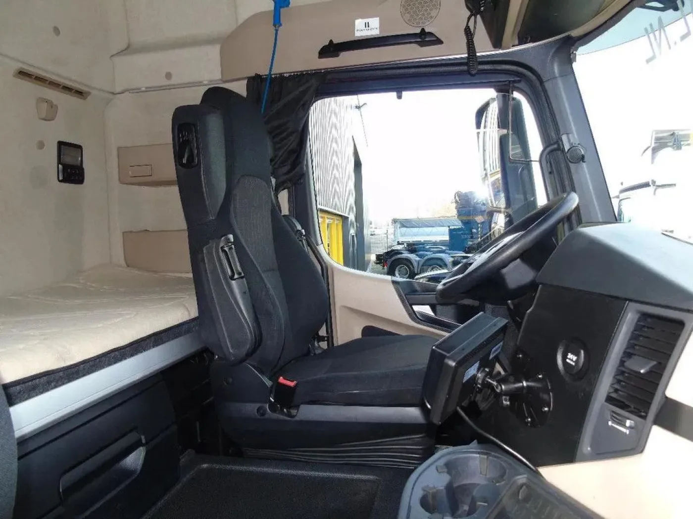 Mercedes-Benz Actros 1933 + SPOILER - 8