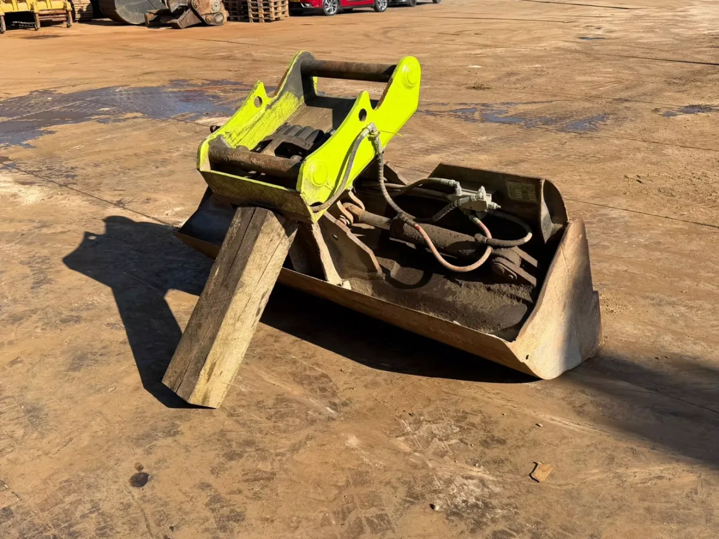 OilQuick Tiltbucket OQ70 – 55 - 4