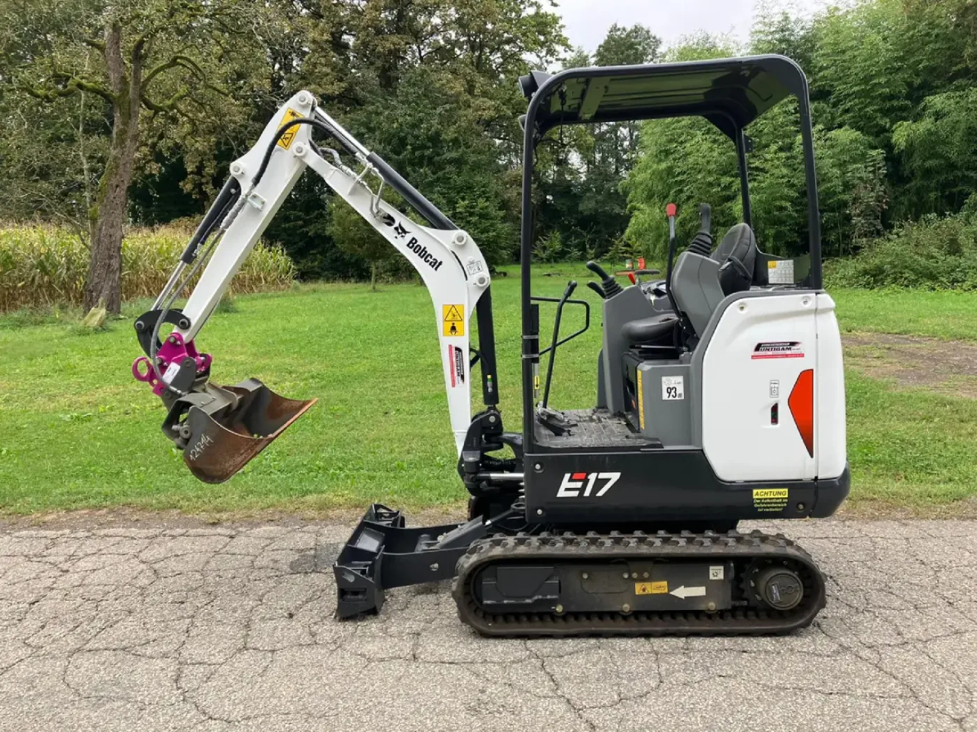 Bobcat - E17 - 1