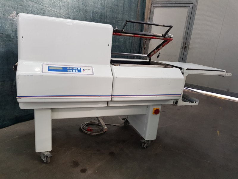 CONFEZIONATRICE ANGOLARE CON TUNNEL – ROBOPAC