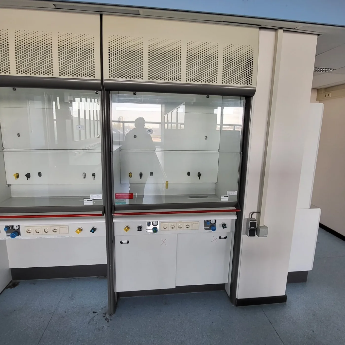 2032 - Used Interfurn Fumehood (120cm) - 1