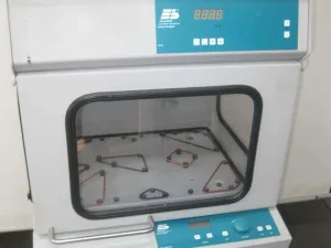 Edmund Buhler TH15 - TiMix5 control Schud Incubator