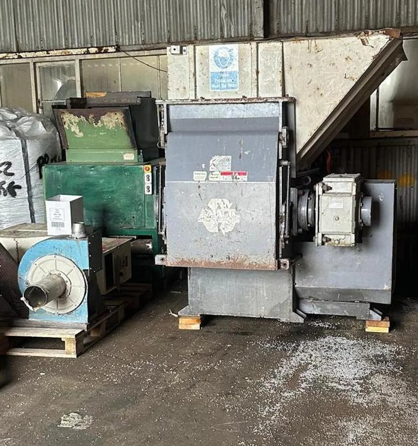 2012 Genox GXS4080 Slow-speed Shredder W/RAM - 1