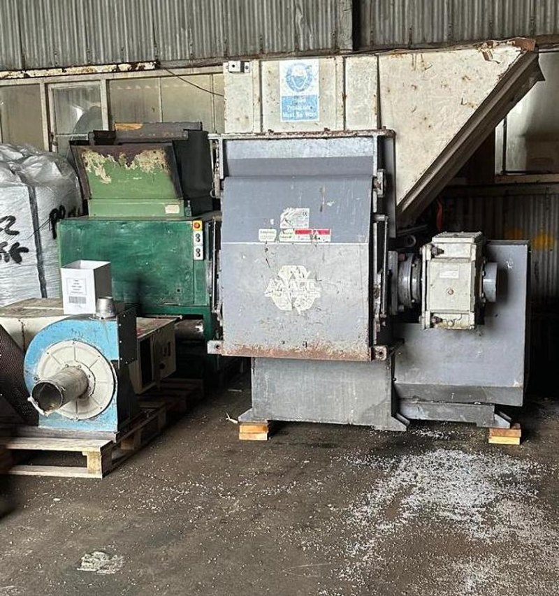 2012 Genox GXS4080 Slow-speed Shredder W/RAM