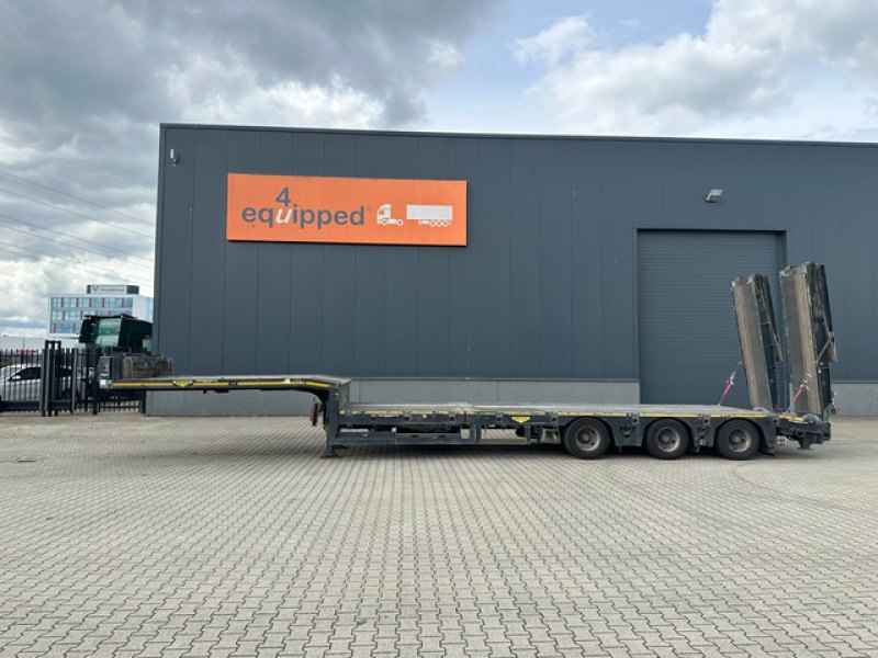 Broshuis 3ABSD Lowloader 3-axle / GVW: 59.000kg / Neck: 23.000kg / hydraulic steering + ramps + loading table / 4.60m extendable / winch / liftaxle