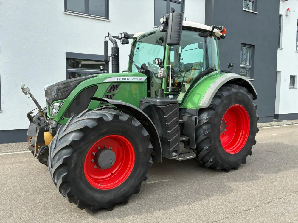 Schlepper Fendt Vario 718 SCR Profi Plus