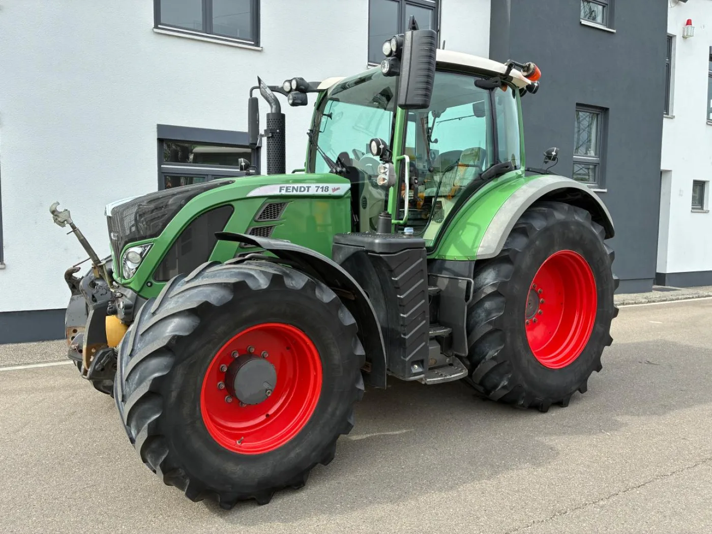 Schlepper Fendt Vario 718 SCR Profi Plus - 1