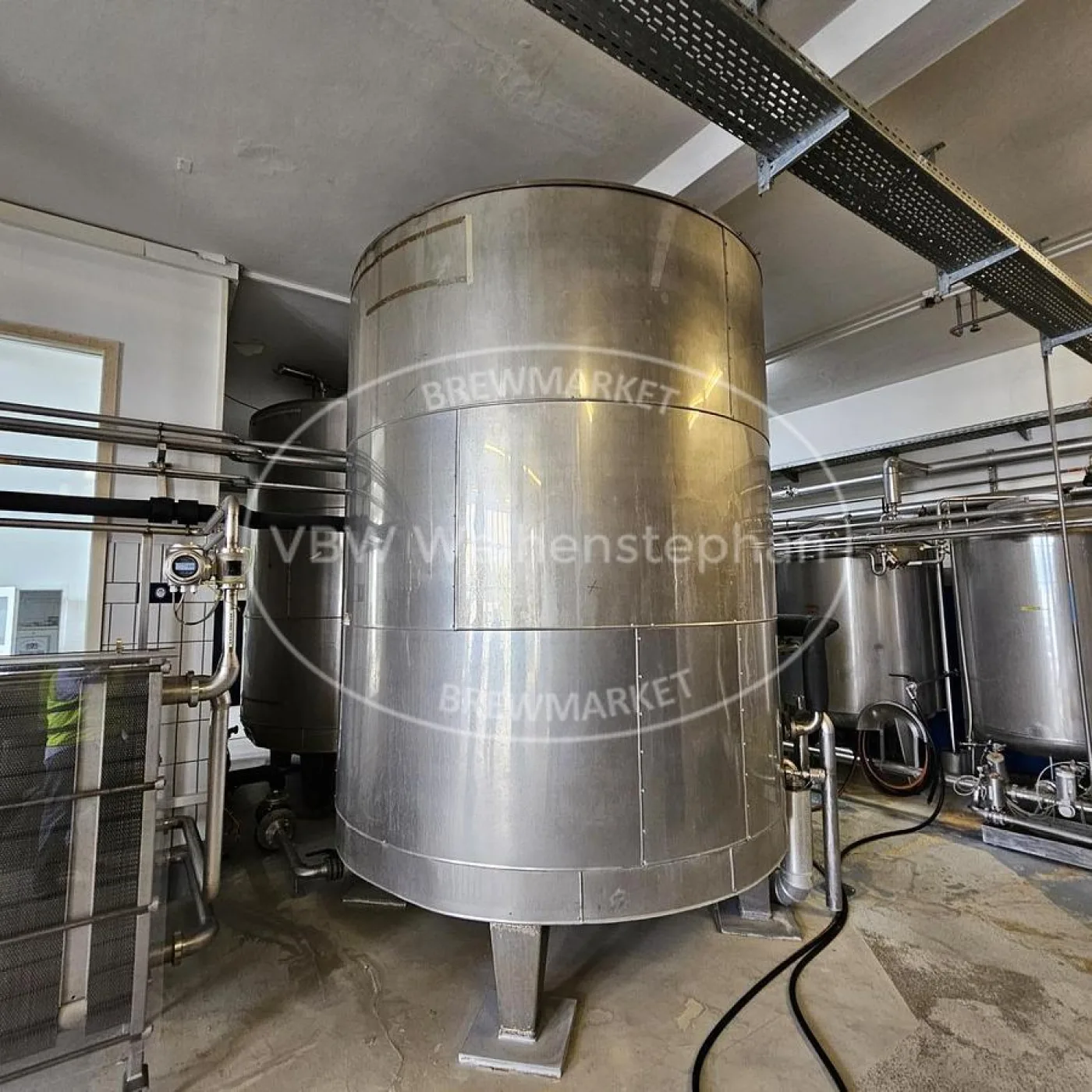 Water tanks (2 pcs.) - 2
