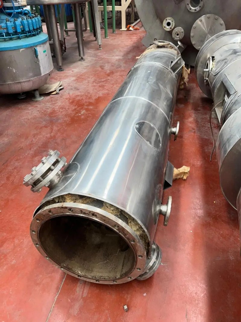 USED VERTICAL STAINLESS STEEL CONDENSER 8 M2 HEAT INSULATED